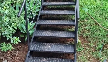 Corrimão e guarda-corpo metálico para varanda
